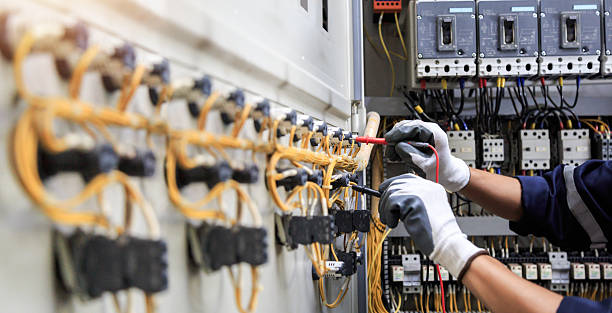 Professional Electrician technician working in Mission, KS